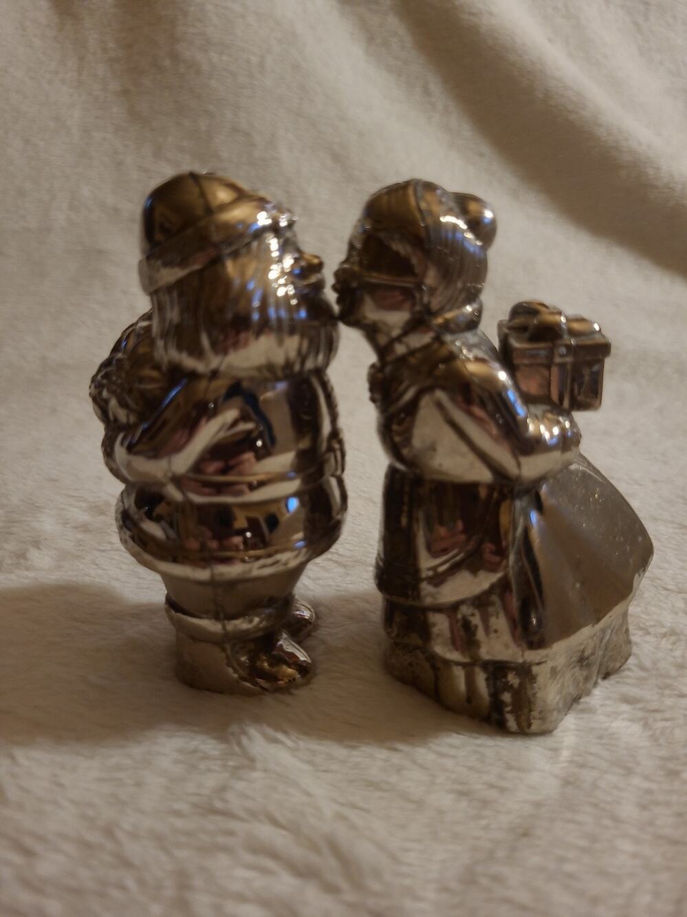 Vintage Kirk Stieff Pewter Kissing Mr. & Mrs. Claus Salt & Pepper Shakers 716